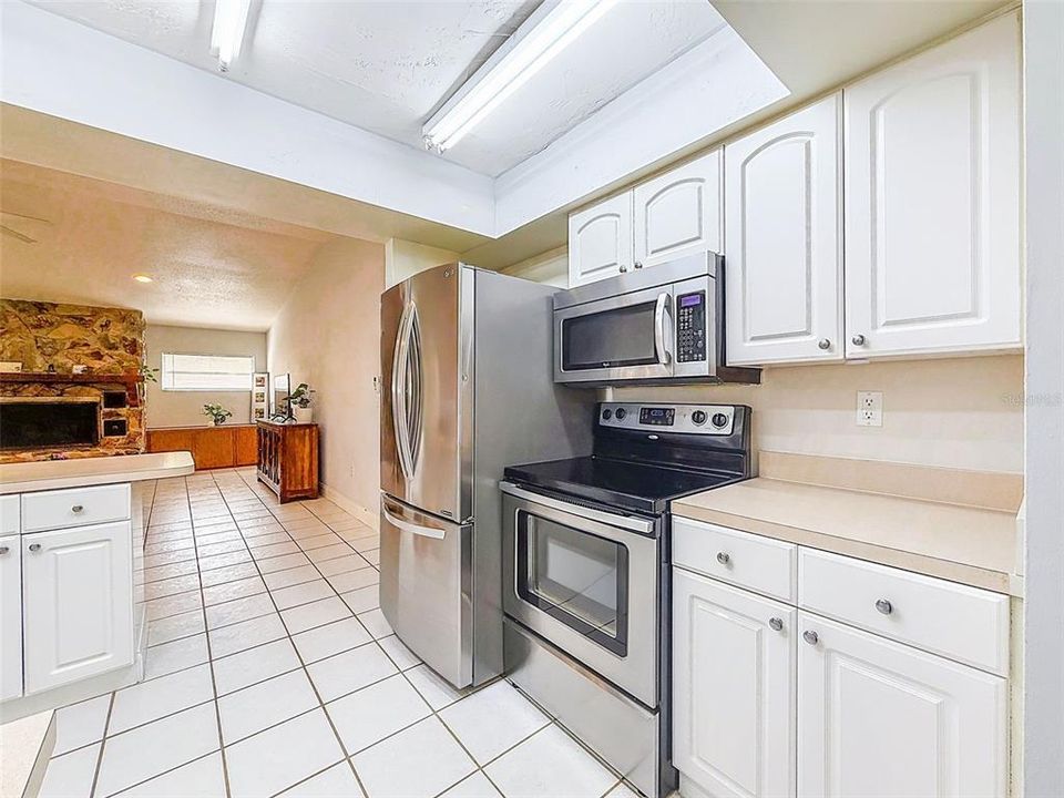 For Sale: $583,000 (3 beds, 2 baths, 2006 Square Feet)