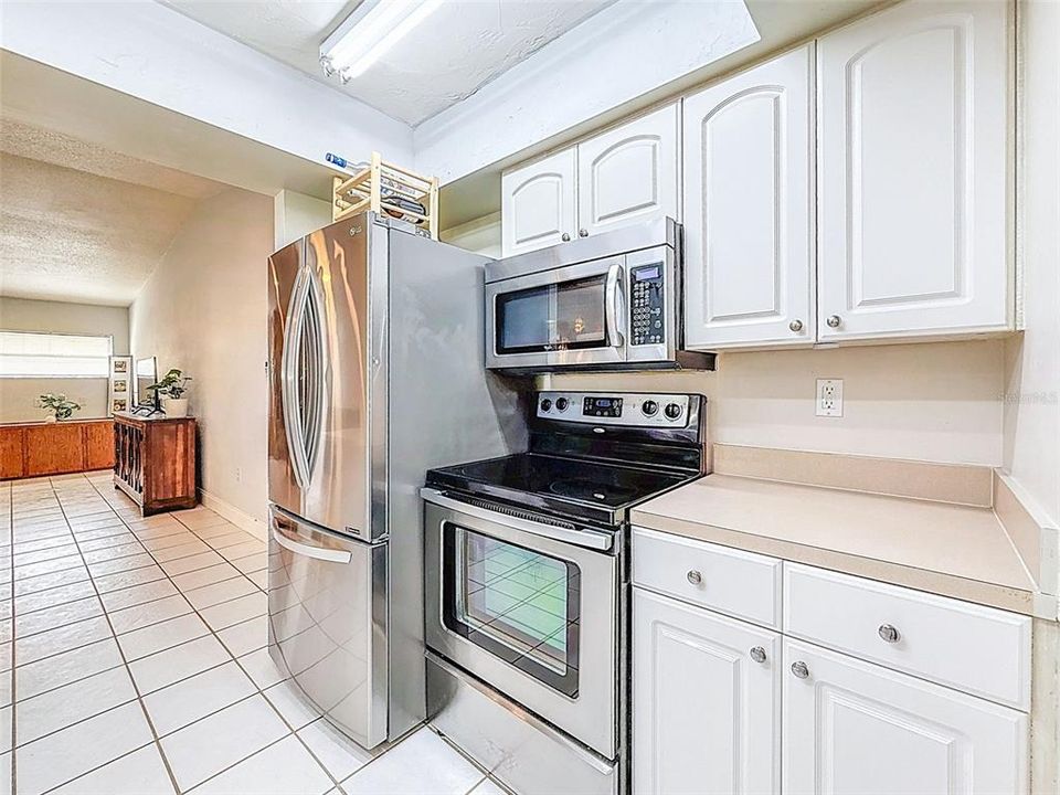 For Sale: $583,000 (3 beds, 2 baths, 2006 Square Feet)