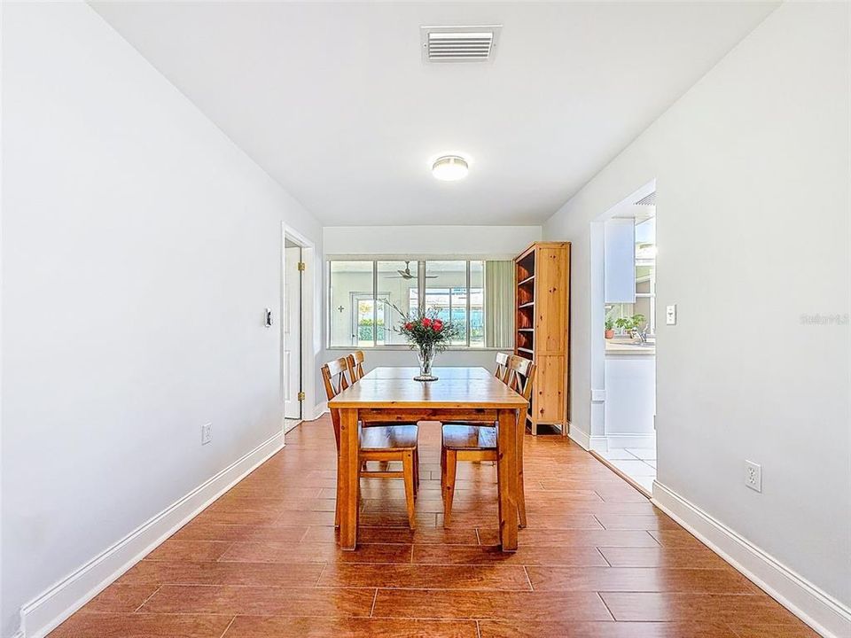 For Sale: $583,000 (3 beds, 2 baths, 2006 Square Feet)