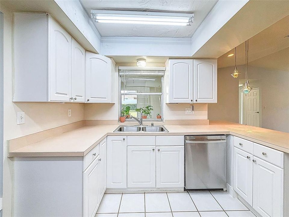 For Sale: $583,000 (3 beds, 2 baths, 2006 Square Feet)