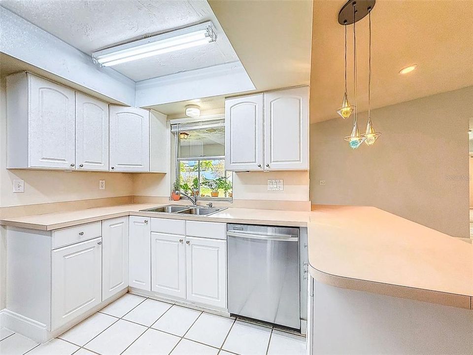 For Sale: $583,000 (3 beds, 2 baths, 2006 Square Feet)