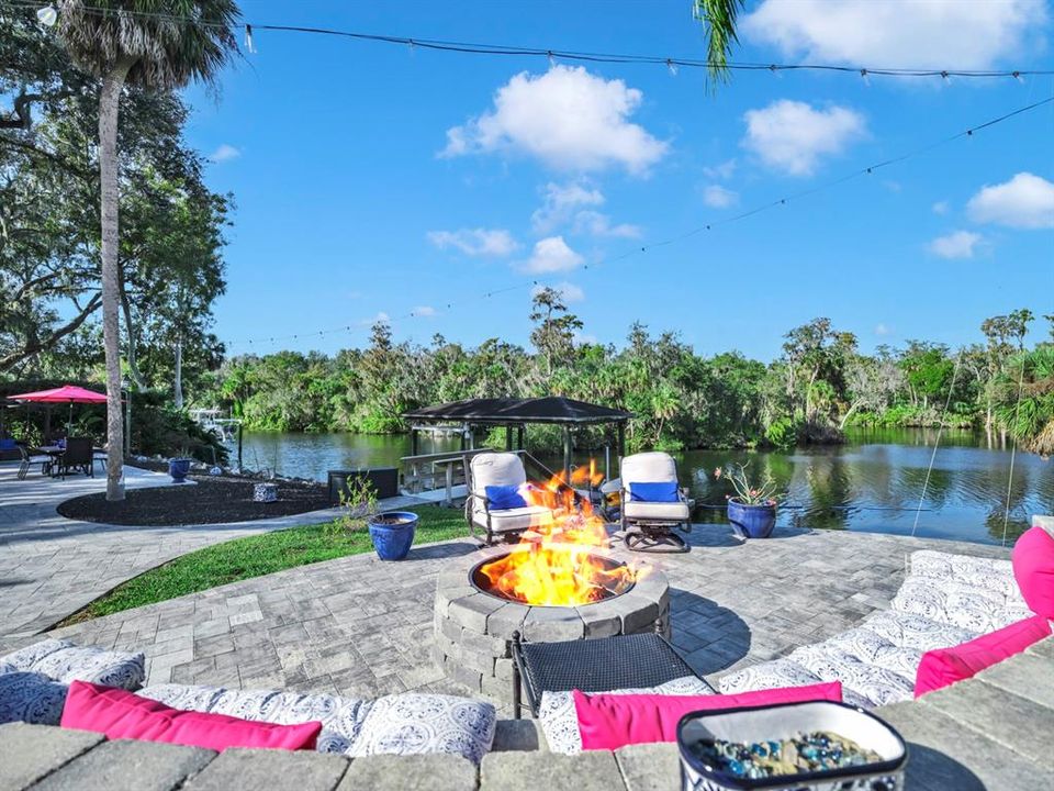 На продажу: $1,299,000 (5 спален, 2 ванн, 2714 Квадратных фут)