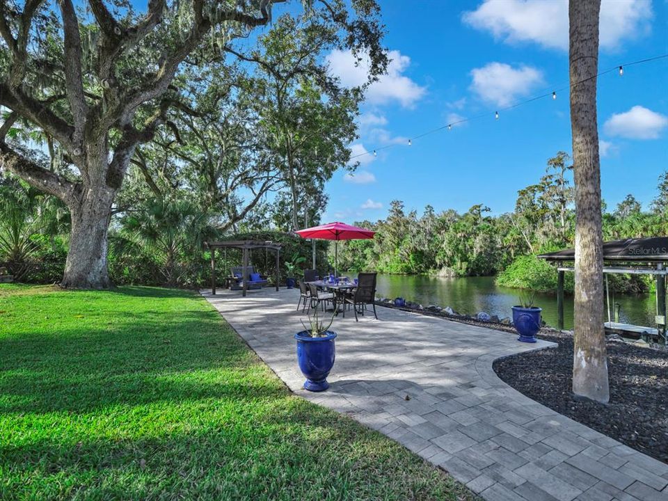 На продажу: $1,299,000 (5 спален, 2 ванн, 2714 Квадратных фут)