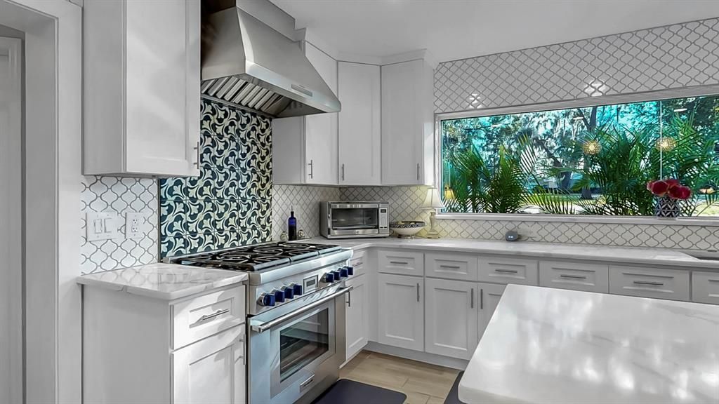 На продажу: $1,299,000 (5 спален, 2 ванн, 2714 Квадратных фут)