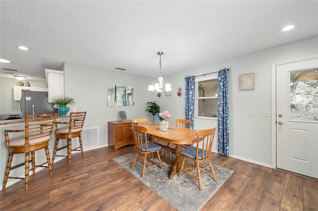 For Sale: $249,000 (2 beds, 2 baths, 1188 Square Feet)