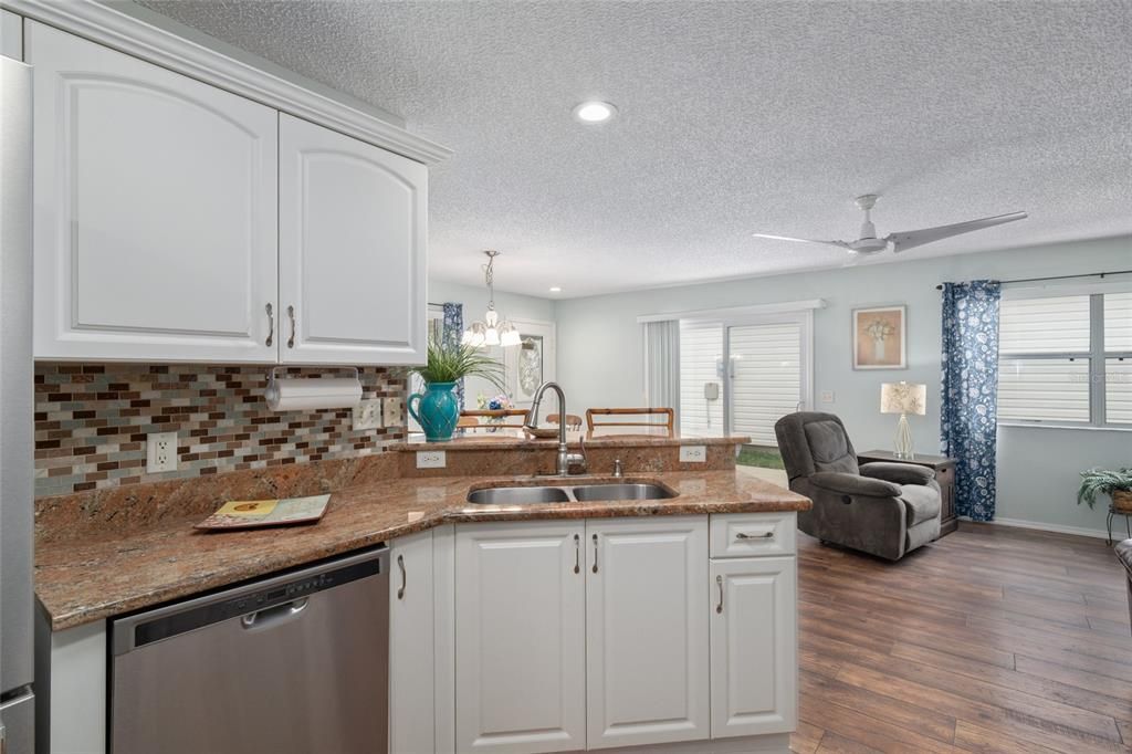 For Sale: $249,000 (2 beds, 2 baths, 1188 Square Feet)