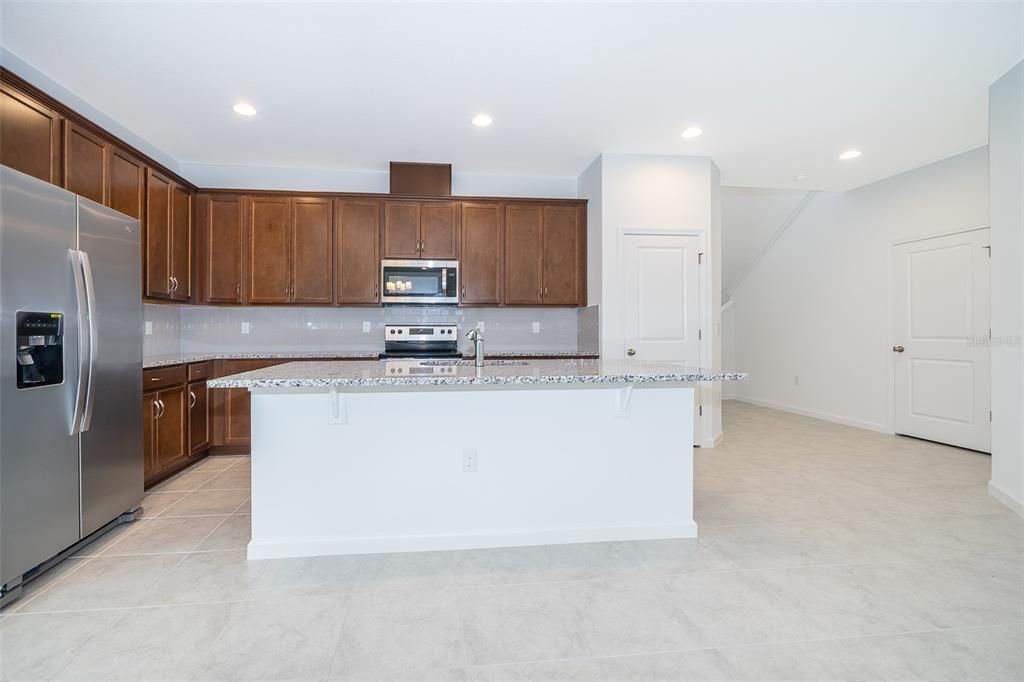 出租: $2,650 (4 贝兹, 2 浴室, 1987 平方英尺)