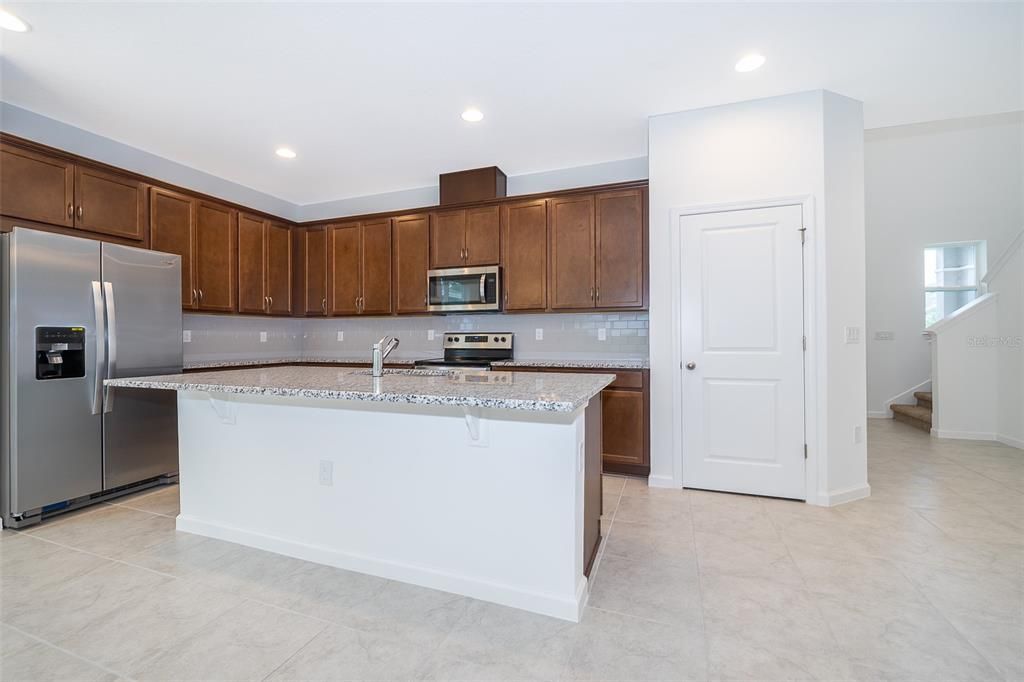 出租: $2,650 (4 贝兹, 2 浴室, 1987 平方英尺)