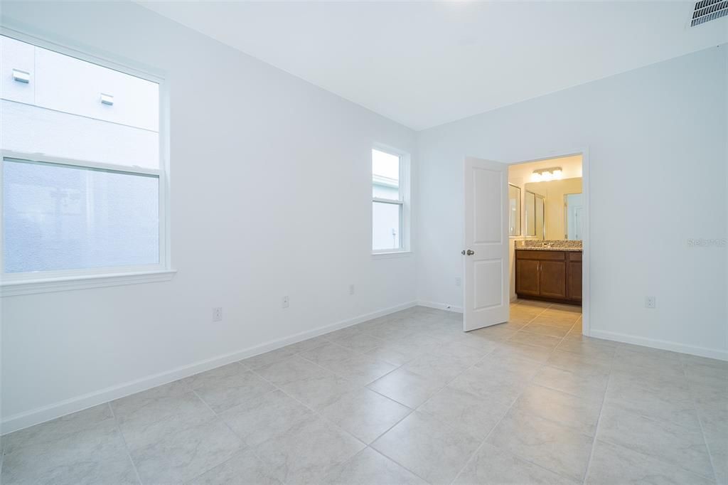 出租: $2,650 (4 贝兹, 2 浴室, 1987 平方英尺)