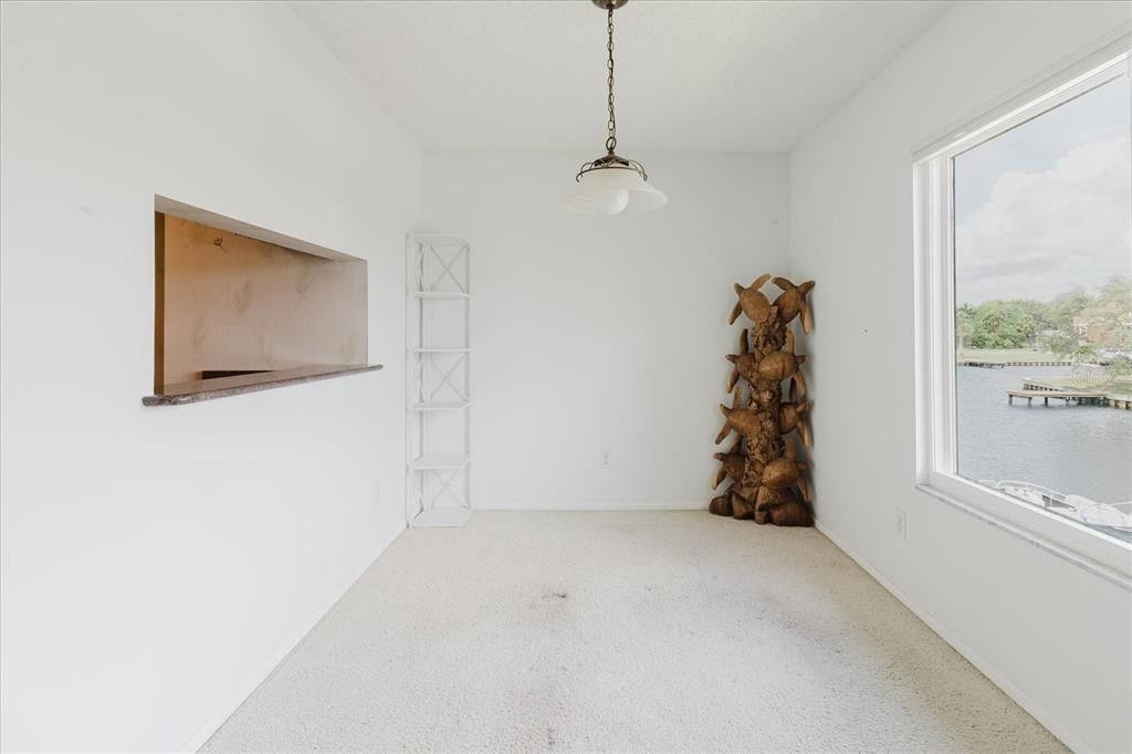 На продажу: $214,900 (2 спален, 2 ванн, 1020 Квадратных фут)