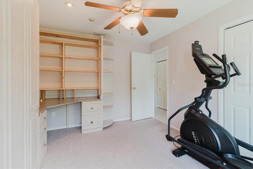 На продажу: $214,900 (2 спален, 2 ванн, 1020 Квадратных фут)