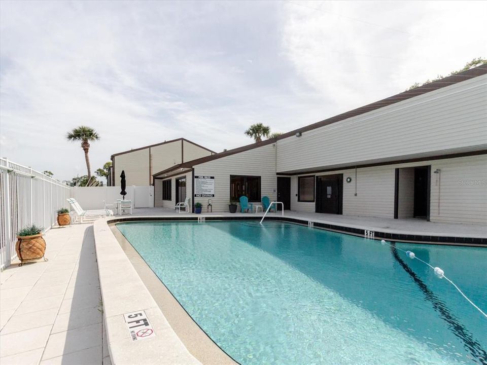 На продажу: $214,900 (2 спален, 2 ванн, 1020 Квадратных фут)