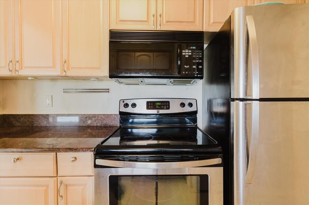 На продажу: $214,900 (2 спален, 2 ванн, 1020 Квадратных фут)