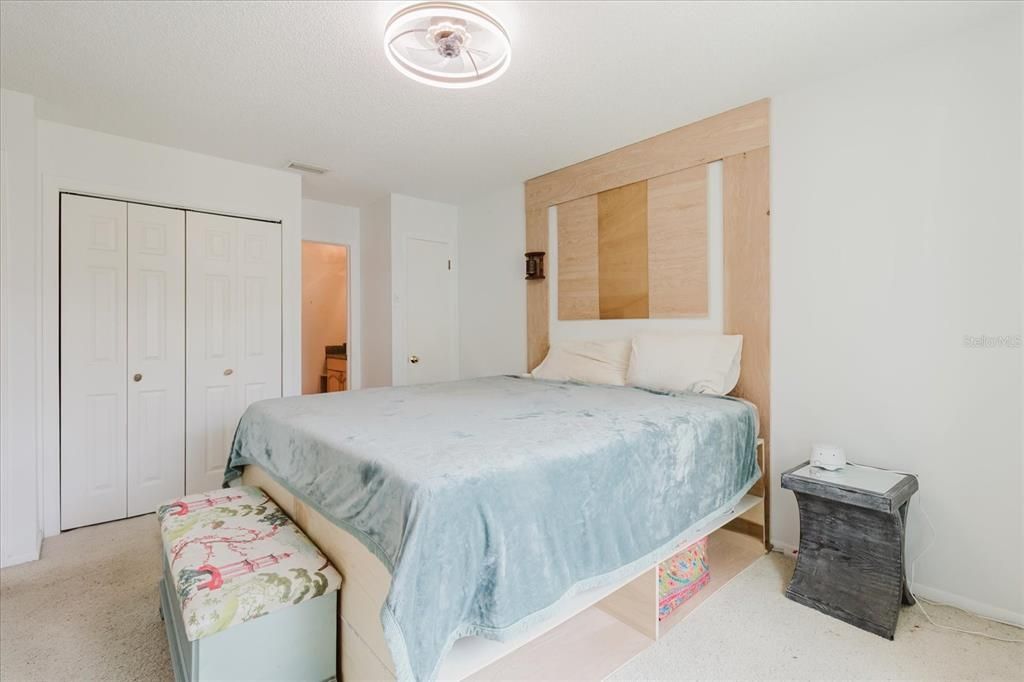 На продажу: $214,900 (2 спален, 2 ванн, 1020 Квадратных фут)