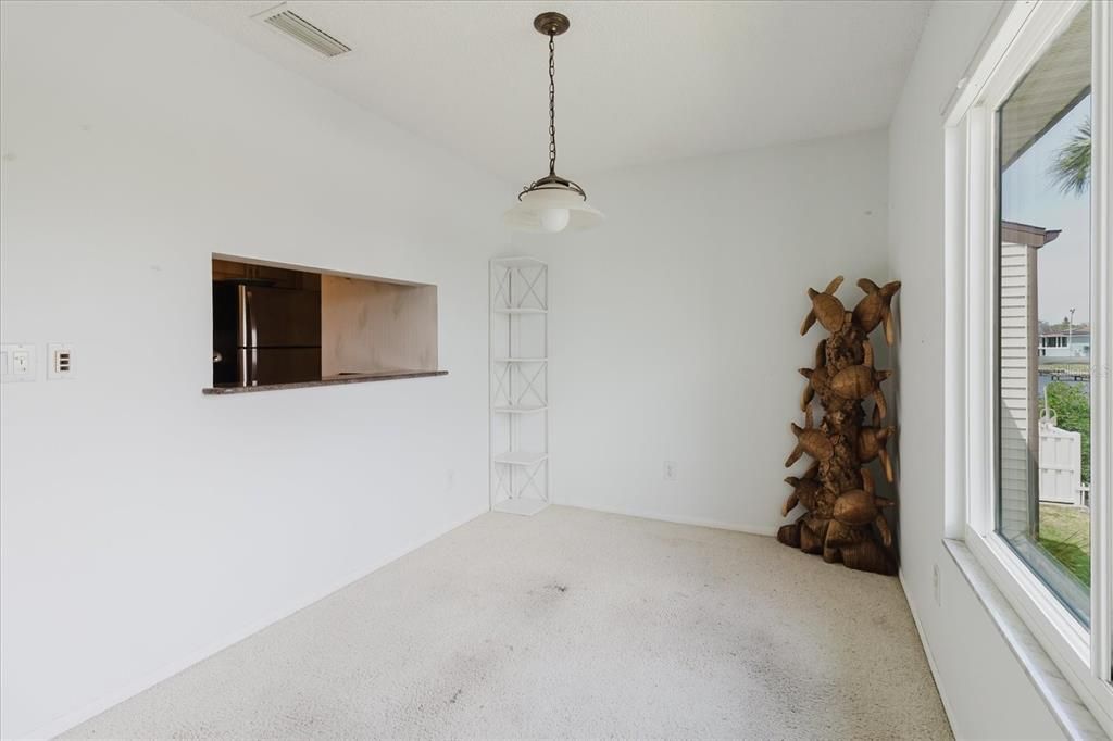 На продажу: $214,900 (2 спален, 2 ванн, 1020 Квадратных фут)