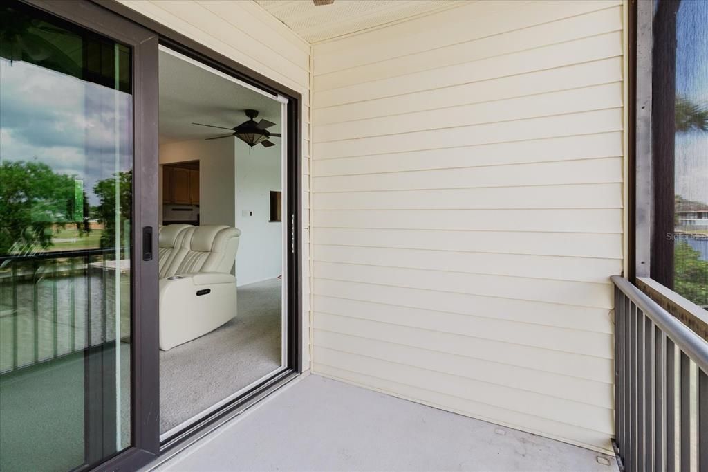 На продажу: $214,900 (2 спален, 2 ванн, 1020 Квадратных фут)