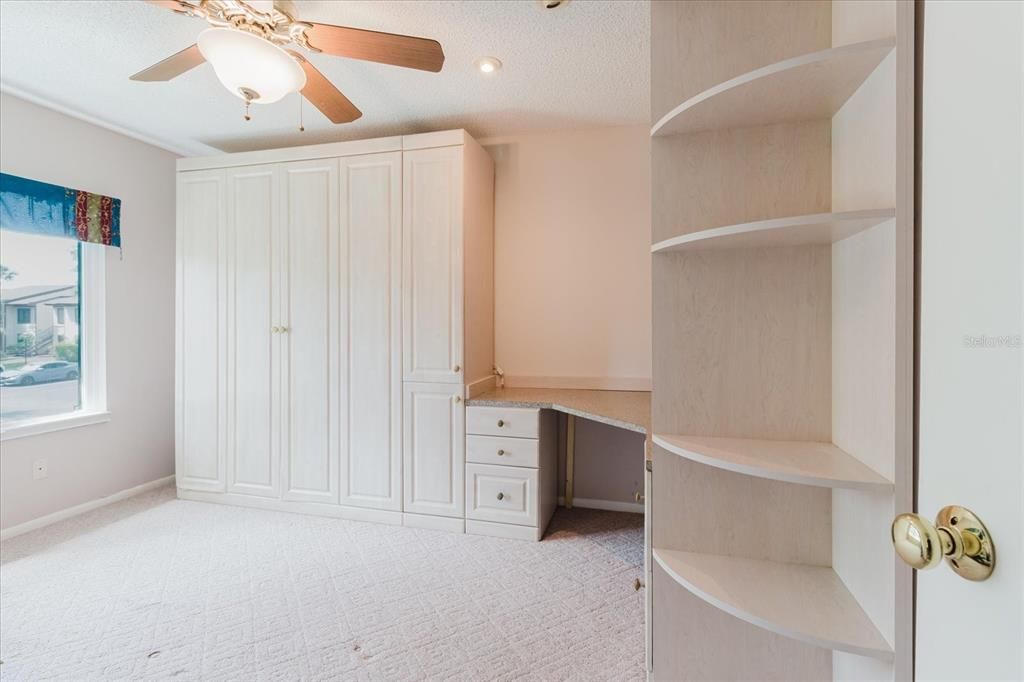 На продажу: $214,900 (2 спален, 2 ванн, 1020 Квадратных фут)