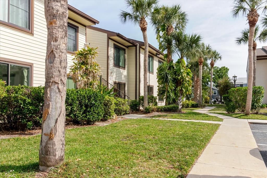 На продажу: $214,900 (2 спален, 2 ванн, 1020 Квадратных фут)