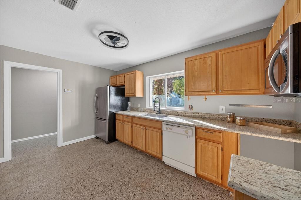 待售: $329,900 (3 贝兹, 2 浴室, 1431 平方英尺)