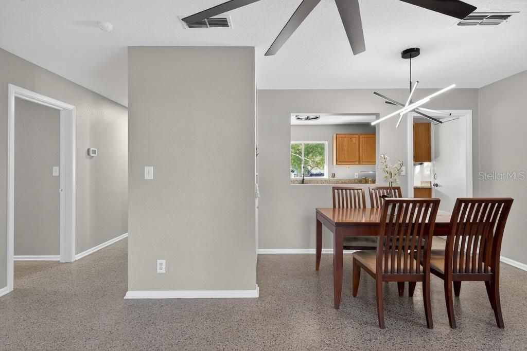 待售: $329,900 (3 贝兹, 2 浴室, 1431 平方英尺)