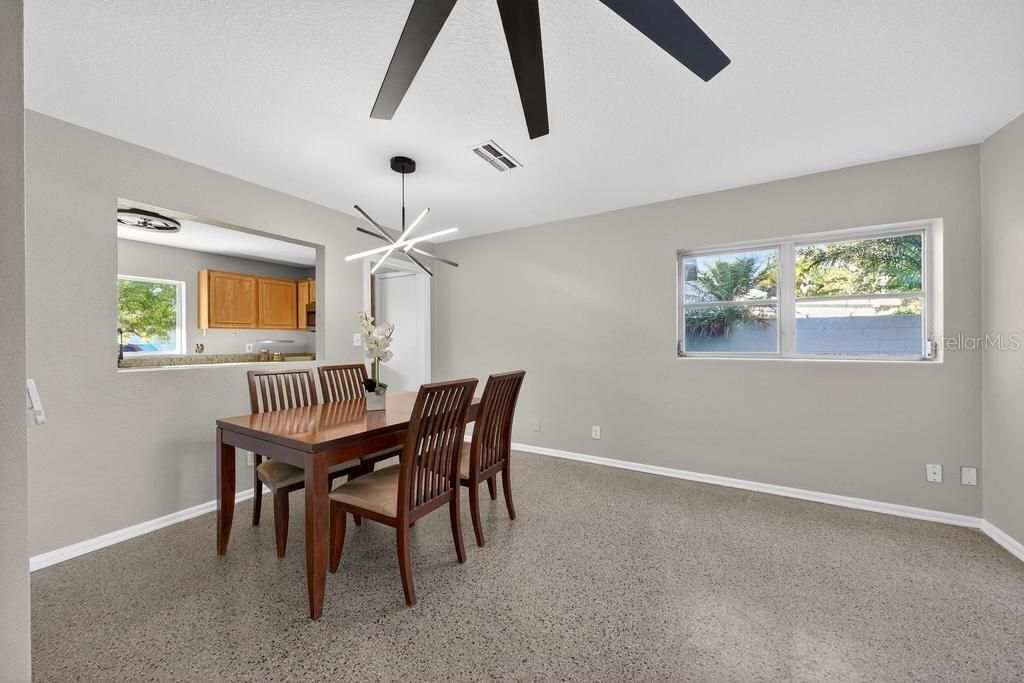 待售: $329,900 (3 贝兹, 2 浴室, 1431 平方英尺)