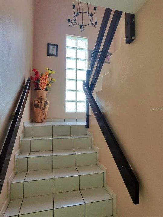 На продажу: $289,000 (4 спален, 2 ванн, 2169 Квадратных фут)