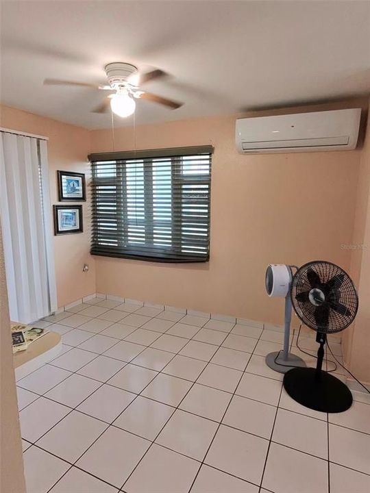 На продажу: $289,000 (4 спален, 2 ванн, 2169 Квадратных фут)