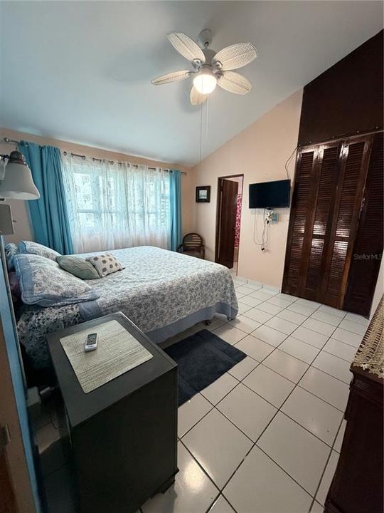 На продажу: $289,000 (4 спален, 2 ванн, 2169 Квадратных фут)