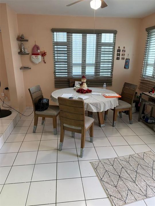 На продажу: $289,000 (4 спален, 2 ванн, 2169 Квадратных фут)