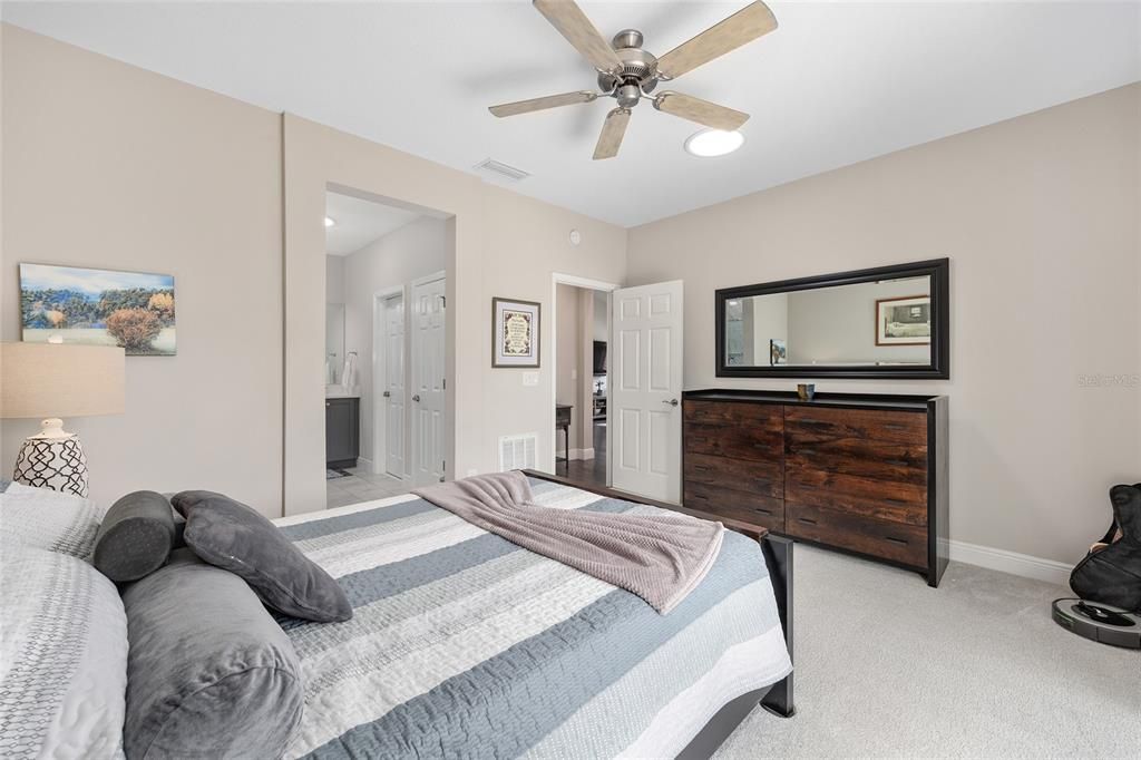 For Sale: $324,000 (2 beds, 2 baths, 1454 Square Feet)