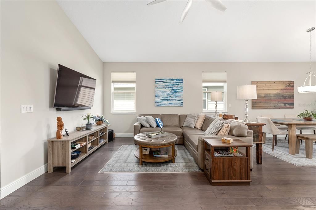 For Sale: $324,000 (2 beds, 2 baths, 1454 Square Feet)