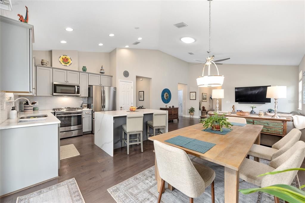 For Sale: $324,000 (2 beds, 2 baths, 1454 Square Feet)