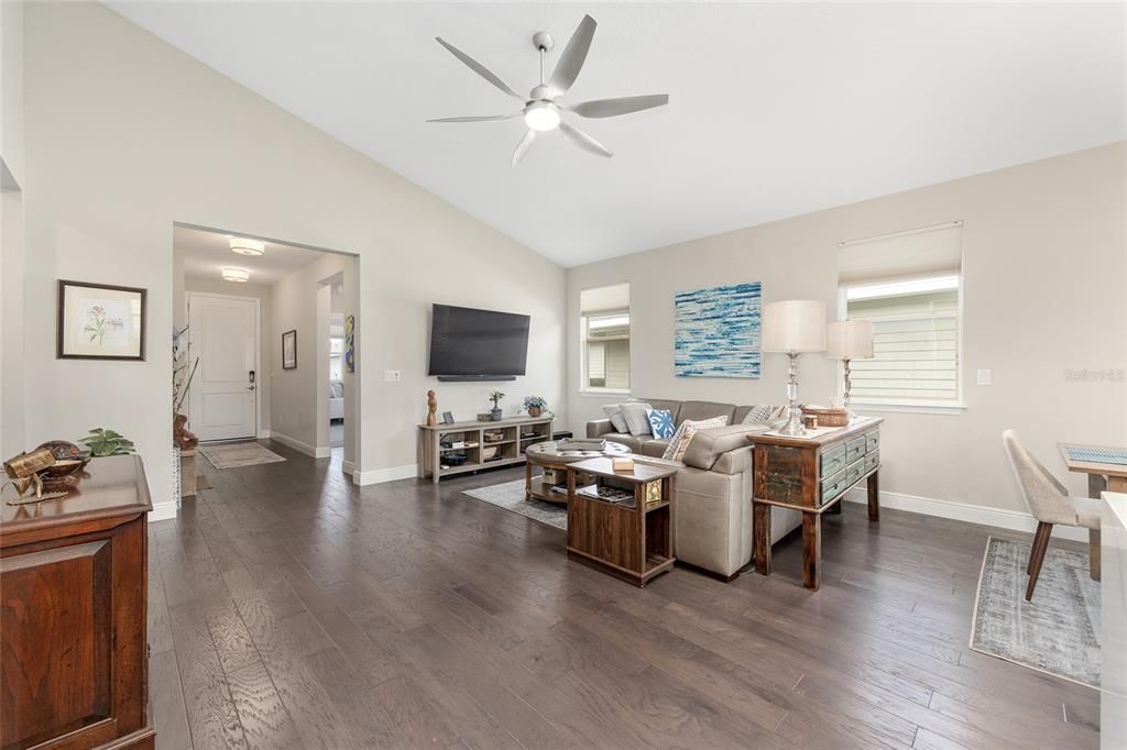 For Sale: $324,000 (2 beds, 2 baths, 1454 Square Feet)