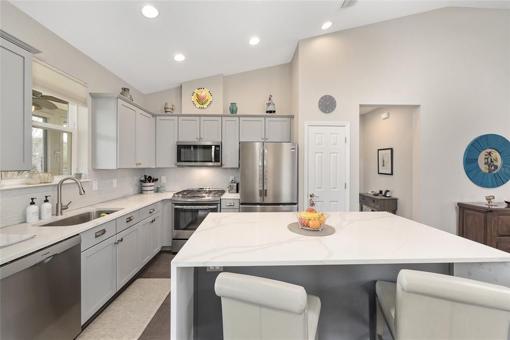 For Sale: $324,000 (2 beds, 2 baths, 1454 Square Feet)