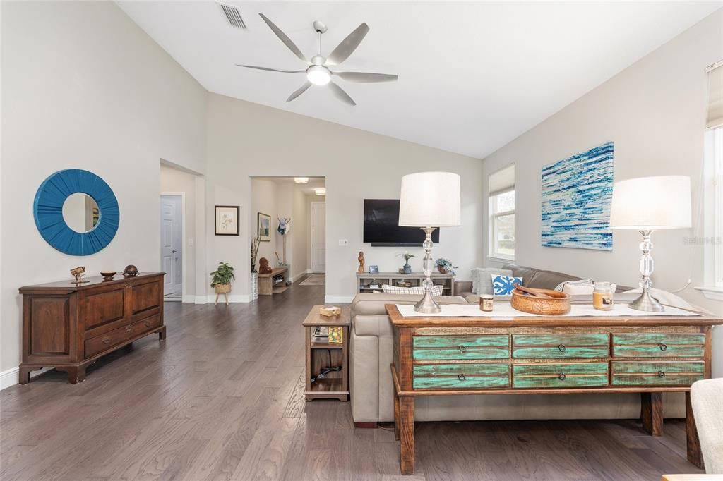 For Sale: $324,000 (2 beds, 2 baths, 1454 Square Feet)