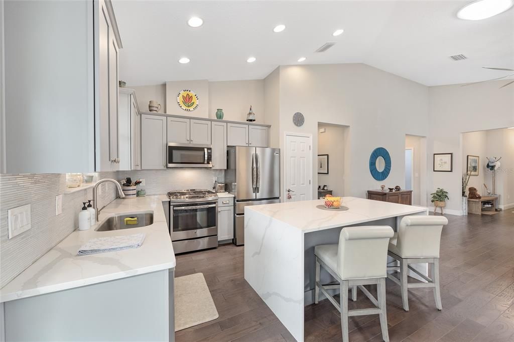 For Sale: $324,000 (2 beds, 2 baths, 1454 Square Feet)