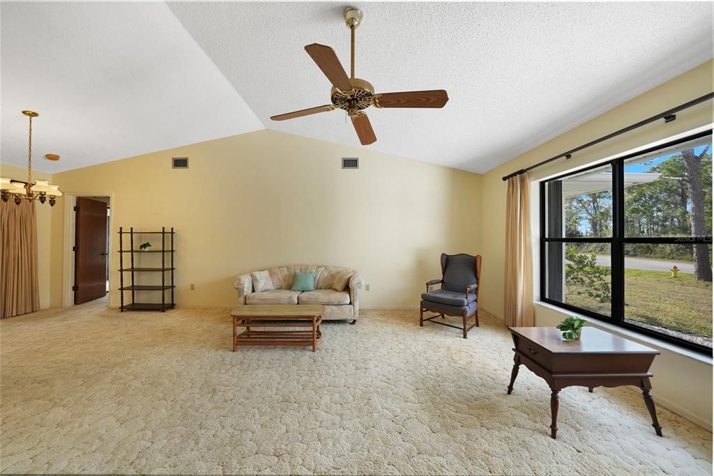 待售: $240,000 (3 贝兹, 2 浴室, 1639 平方英尺)