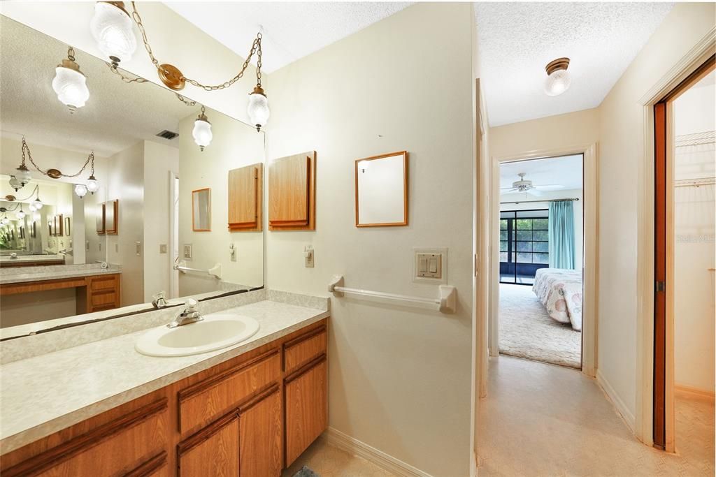 待售: $240,000 (3 贝兹, 2 浴室, 1639 平方英尺)