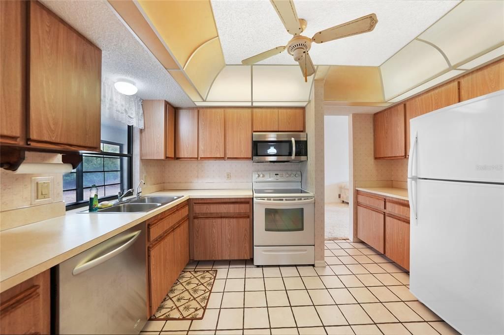 待售: $240,000 (3 贝兹, 2 浴室, 1639 平方英尺)