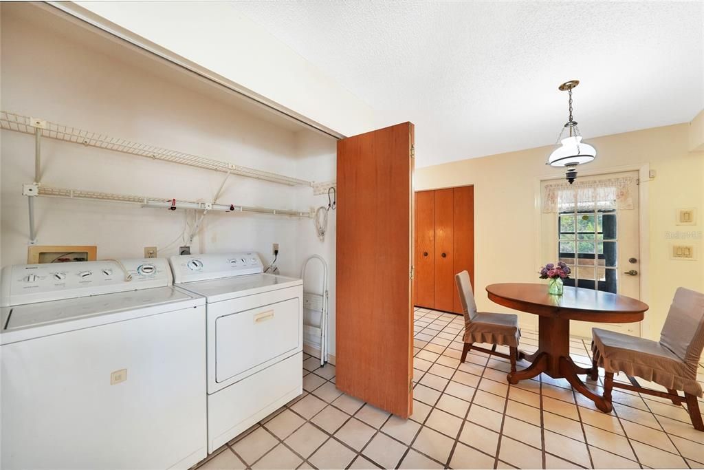 待售: $240,000 (3 贝兹, 2 浴室, 1639 平方英尺)