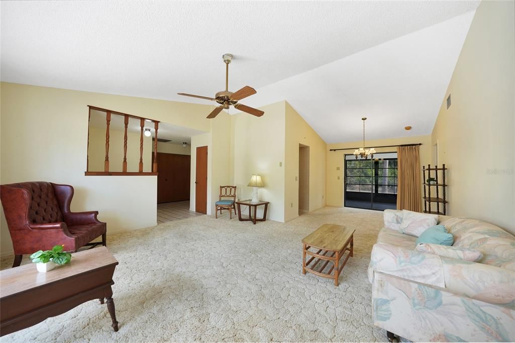 待售: $240,000 (3 贝兹, 2 浴室, 1639 平方英尺)