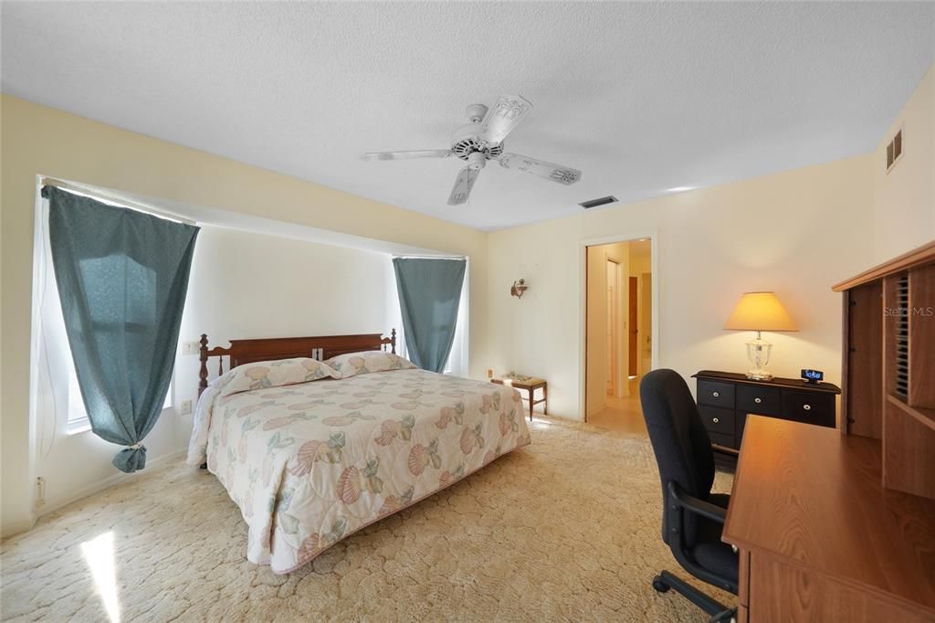 待售: $240,000 (3 贝兹, 2 浴室, 1639 平方英尺)