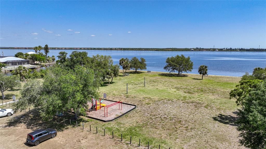 待售: $240,000 (3 贝兹, 2 浴室, 1639 平方英尺)