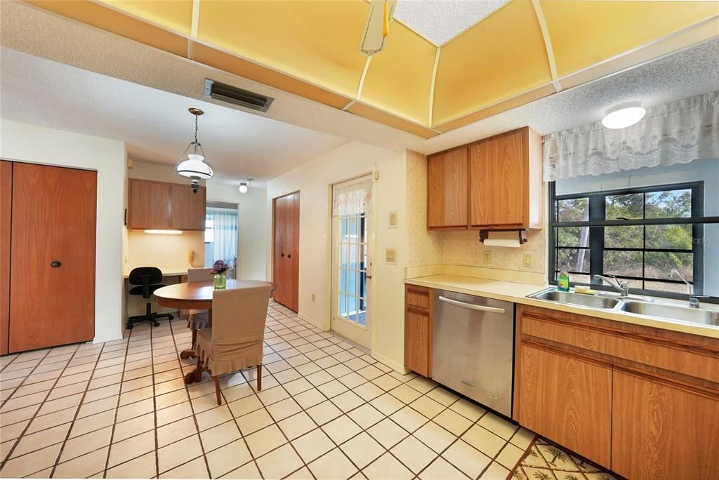 待售: $240,000 (3 贝兹, 2 浴室, 1639 平方英尺)