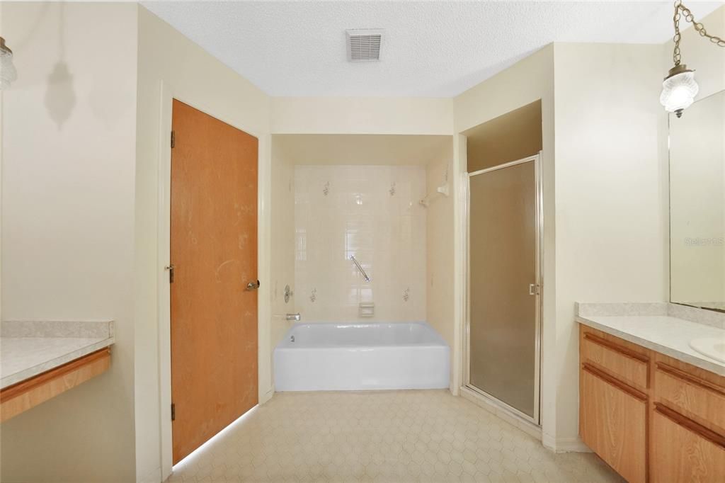 待售: $240,000 (3 贝兹, 2 浴室, 1639 平方英尺)