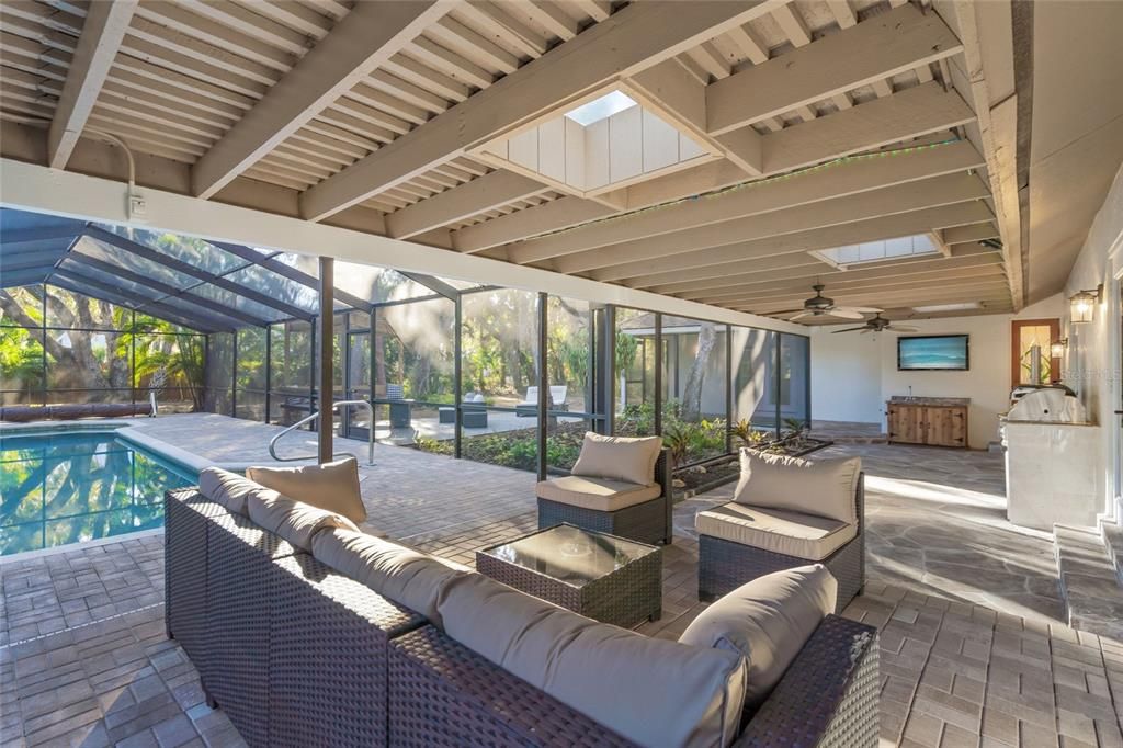 На продажу: $999,000 (5 спален, 3 ванн, 2082 Квадратных фут)