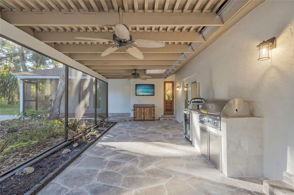 На продажу: $999,000 (5 спален, 3 ванн, 2082 Квадратных фут)