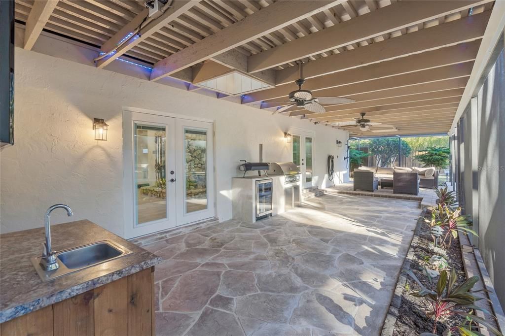 На продажу: $999,000 (5 спален, 3 ванн, 2082 Квадратных фут)