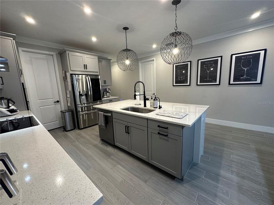 出租: $3,500 (4 贝兹, 3 浴室, 2357 平方英尺)