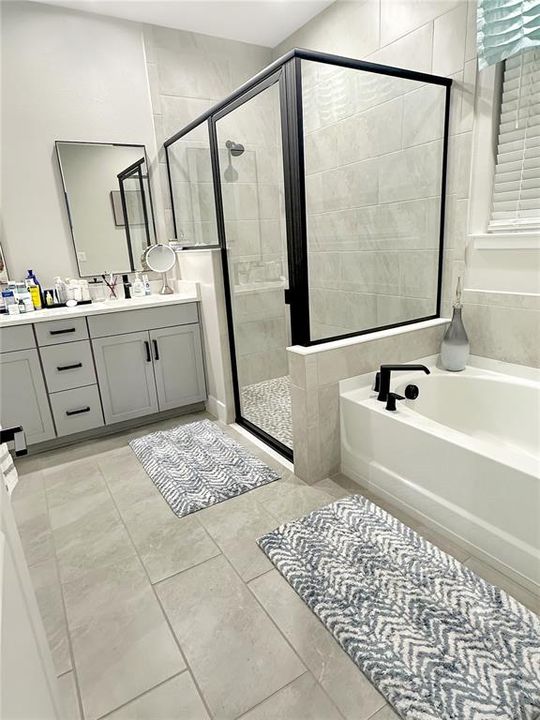 出租: $3,500 (4 贝兹, 3 浴室, 2357 平方英尺)